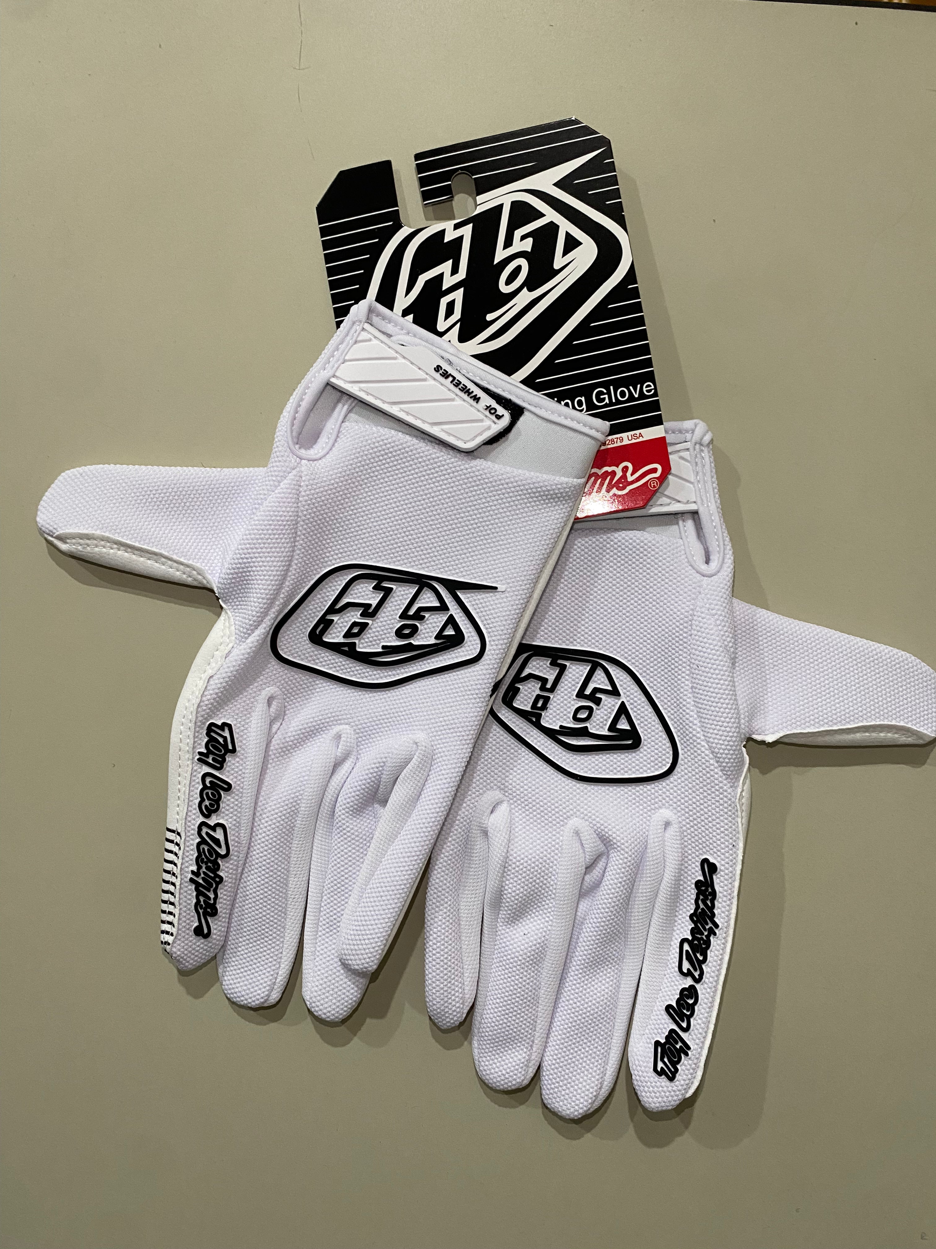 Guantes Troyleedesigns