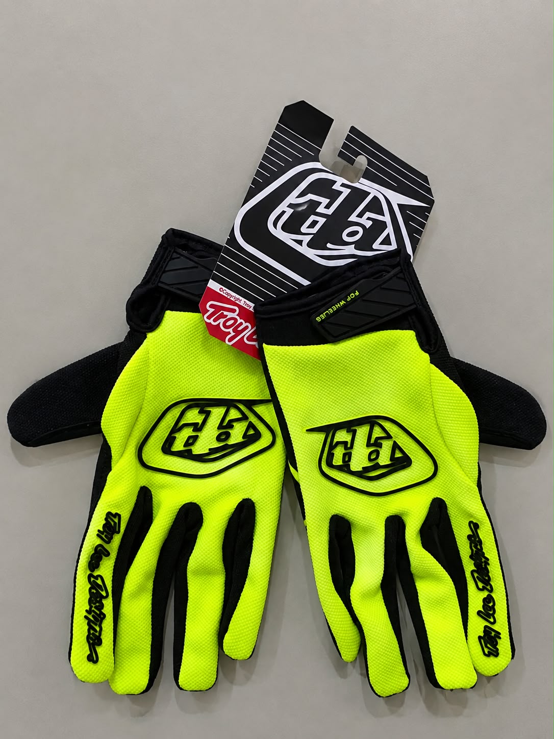 Guantes Troyleedesigns