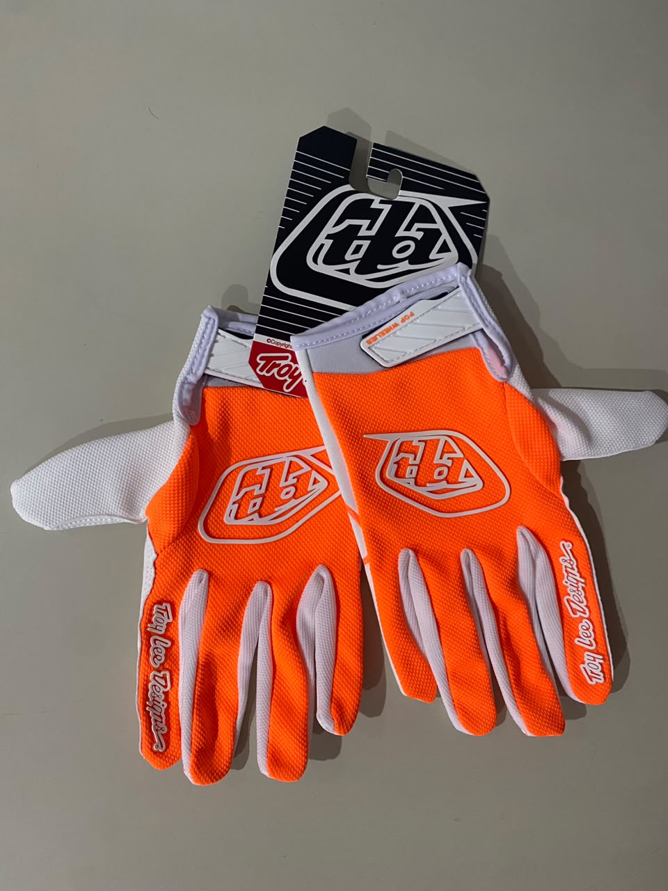 Guantes Troyleedesigns